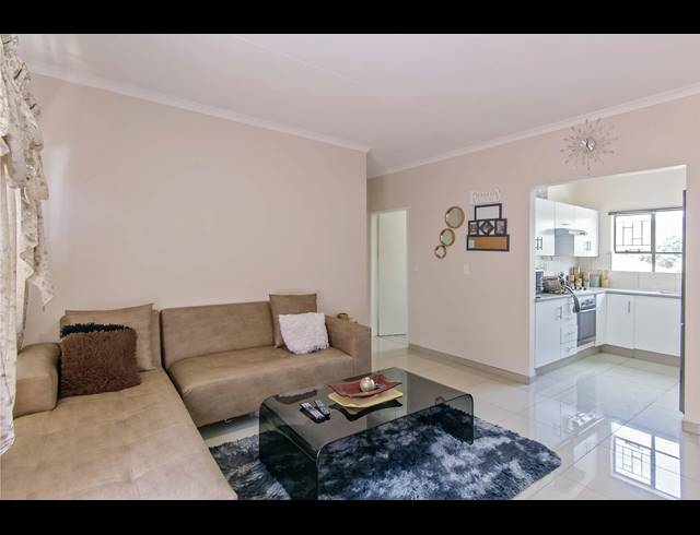 2 BEDROOM APARTMENT FOR SALE IN WILGEHEUWEL